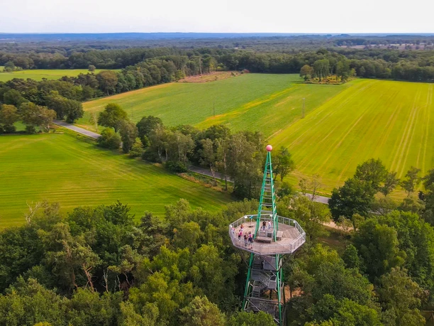 Hesinger Grenzroute Aussichtsturm Lönsberg.jpg