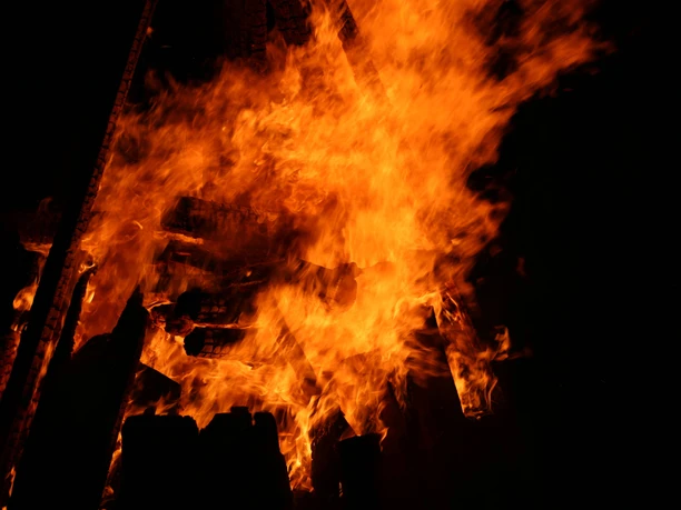 Flammen in der Nacht