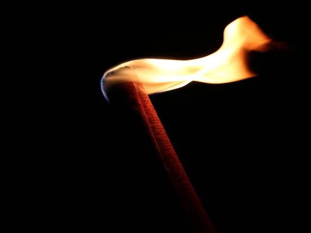 Eine wärmende Flamme in der Kälte