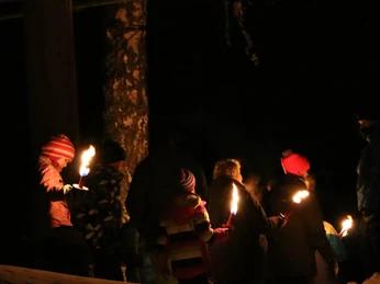 La randonnée aux flambeaux est pour petits et grands