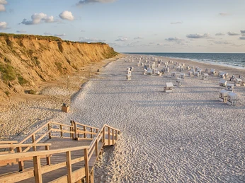 Das rote Kliff im Sommer