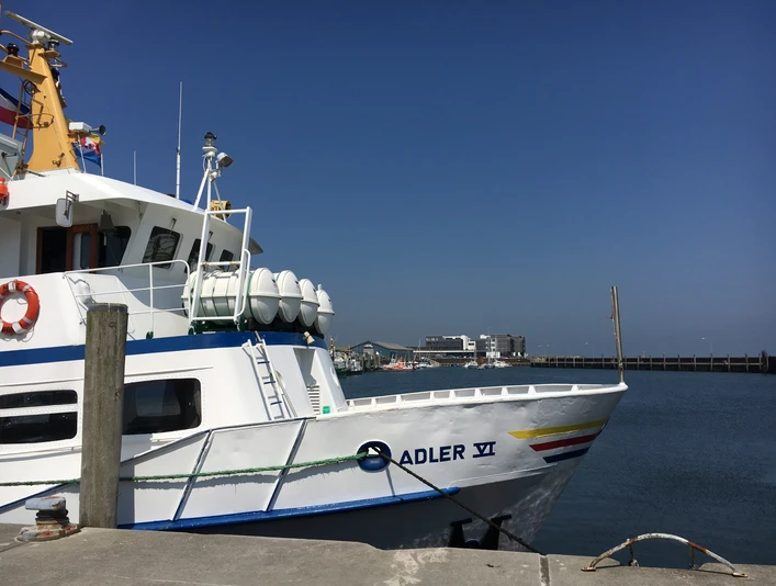 Die Adler VI im Hörnumer Hafen
