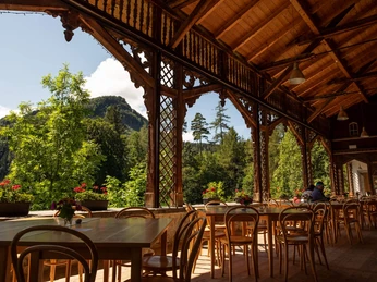 interlaken-trinkhalle-rugen-aussenbereich