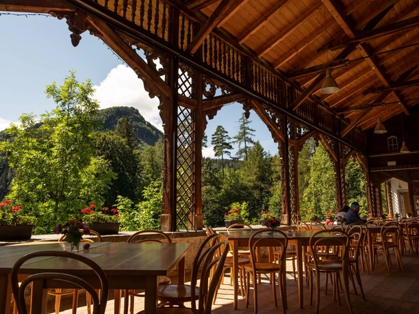 interlaken-trinkhalle-rugen-aussenbereich