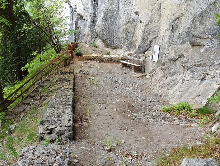 wilderswil-ruine-rothenflug-wanderweg-fruehling