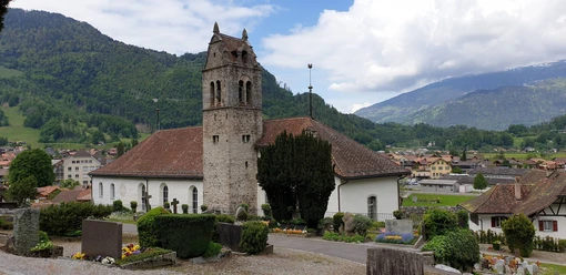 gsteigwiler-dorfkirche-gsteig-fruehling-aussenansicht