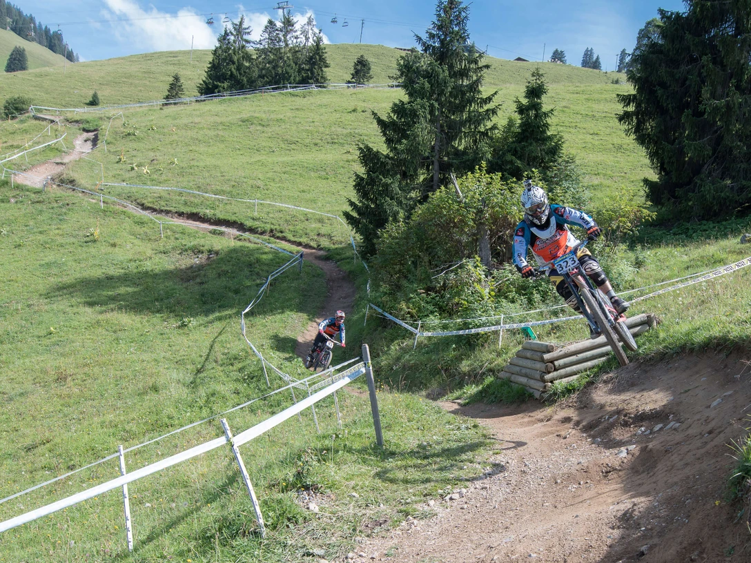 Downhillers en action au Wiriehorn