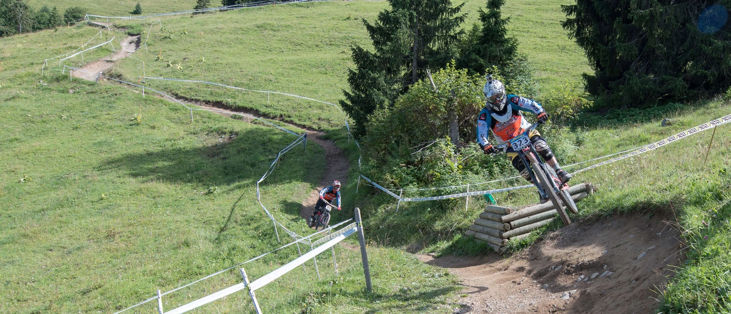 Downhillers in action on the Wiriehorn