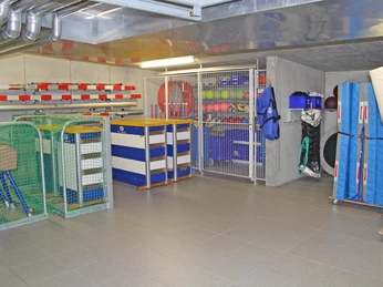 Salle d'équipement bien équipée pour chaque sport