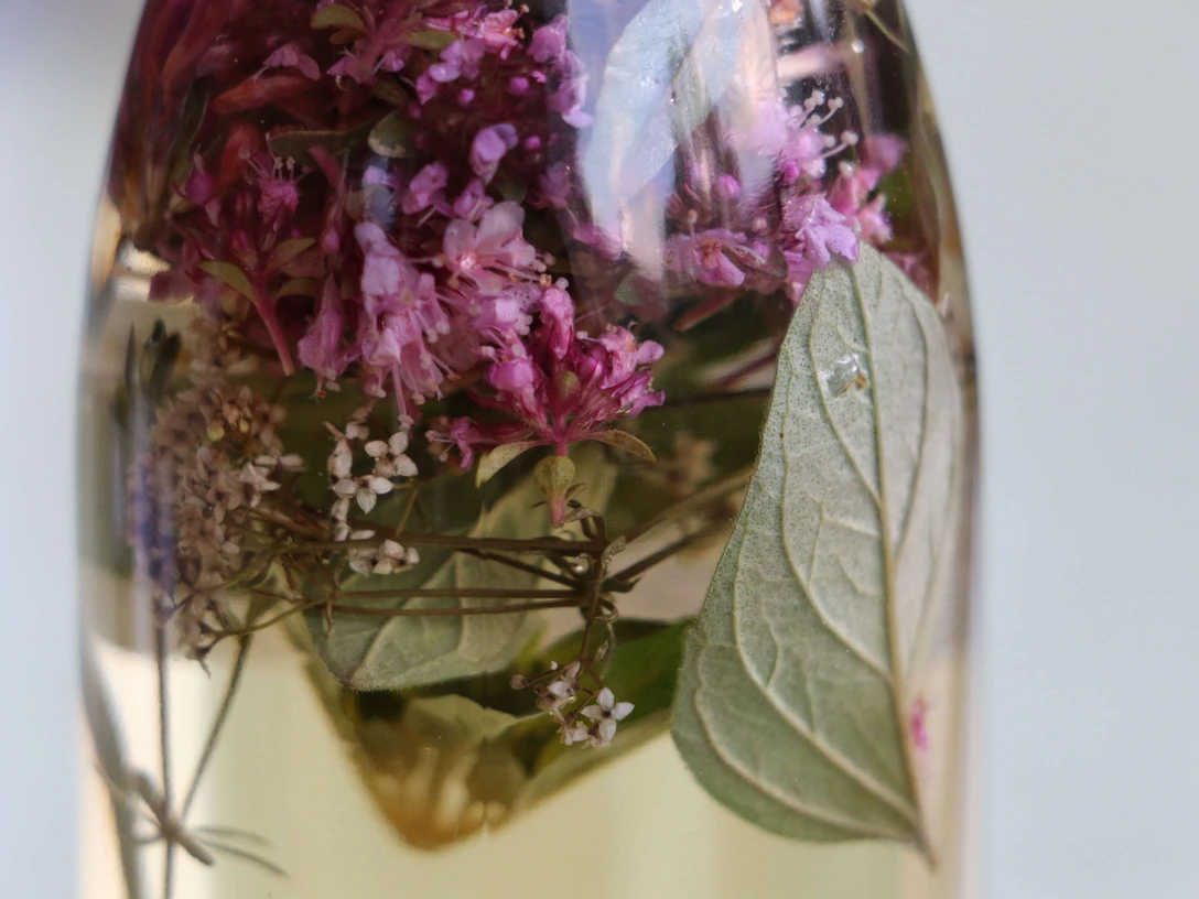 Chaque vinaigre aux herbes fait maison a un goût unique