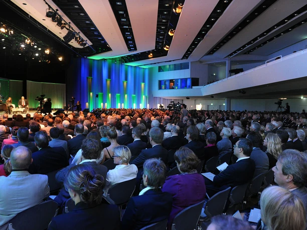 Europasaal in Reihenbestuhlung Europasaal in Reihenbestuhlung