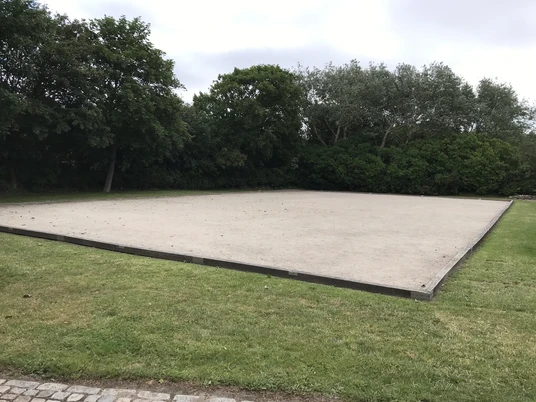 Bouleplatz im Avenarius Park