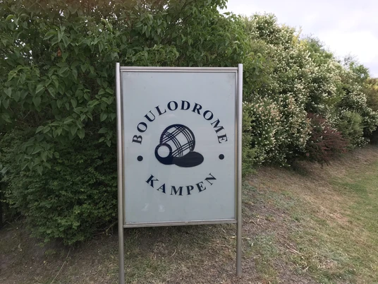 Bouleplatz im Avenarius Park