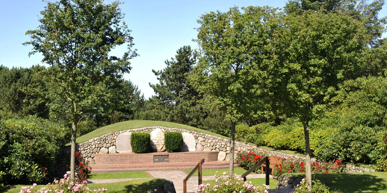 Ehrendenkmal im Avenariuspark
