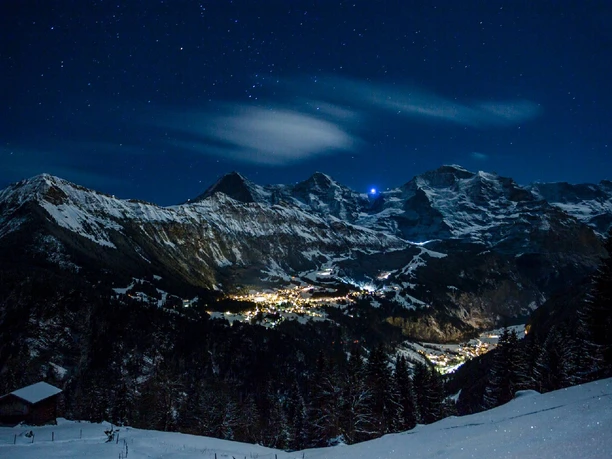 outdoor-interlaken-nachtschlitteln-aussicht-sternenhimmel