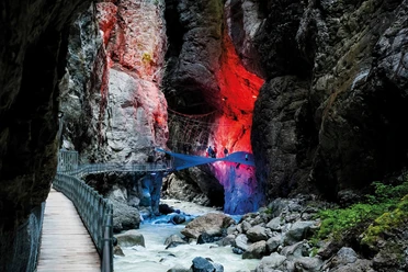 grindelwald-gletscherschlucht-spiderweb-luetschine-felsen-wasser