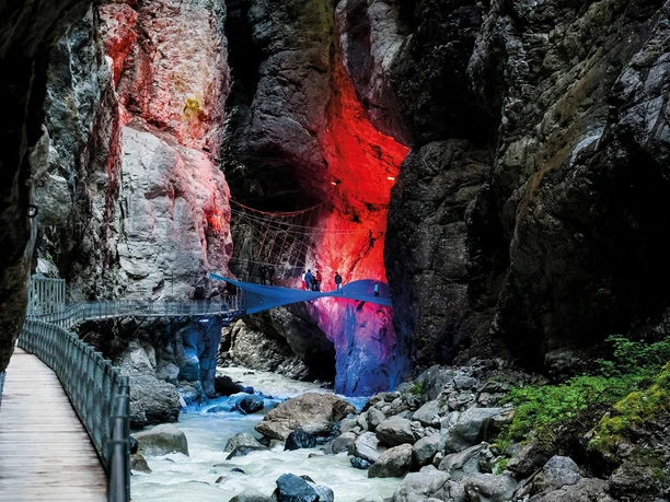 grindelwald-gletscherschlucht-spiderweb-luetschine-felsen-wasser