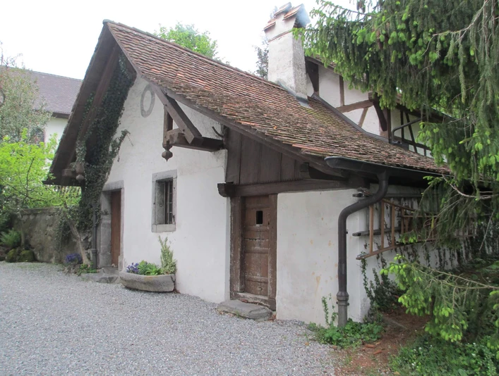 aeschi-ofenhaus-besichtigung-aussenansicht-eingangsbereich