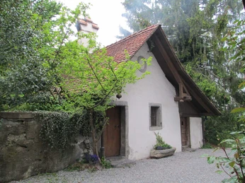 aeschi-ofenhaus-fuehrung-aussenansicht-gebauede