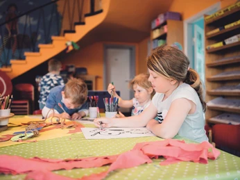 Basteln und malen in der Villa Kunterbunt