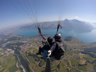 thun-swissgliders-thunersee-sommer-paragliding