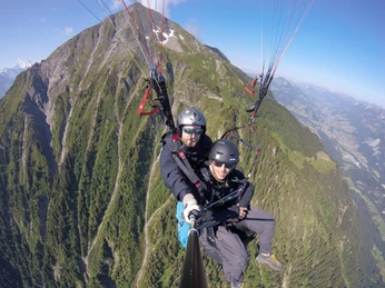 thun-swissgliders-paragliding-sommer-tandem