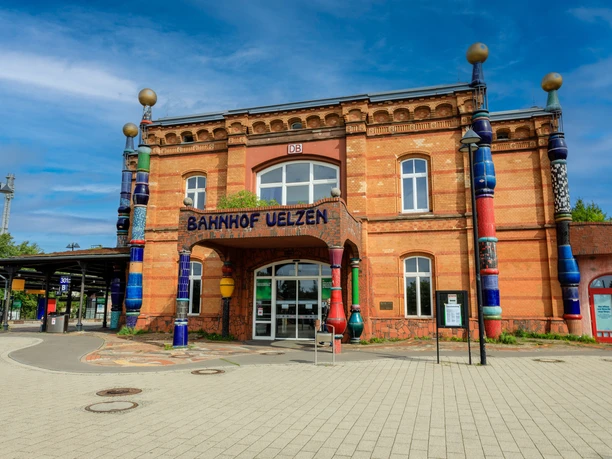 Kunst en architectuur in Uelzen bij het Hundertwasser station