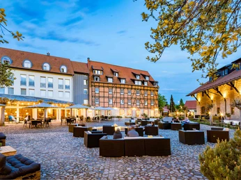 BEST-WESTERN Hotel Schlossmühle in Quedlinburg - Innenhof mit allen Gebäuden BEST-WESTERN Hotel Schlossmühle in Quedlinburg - Innenhof mit allen Gebäuden