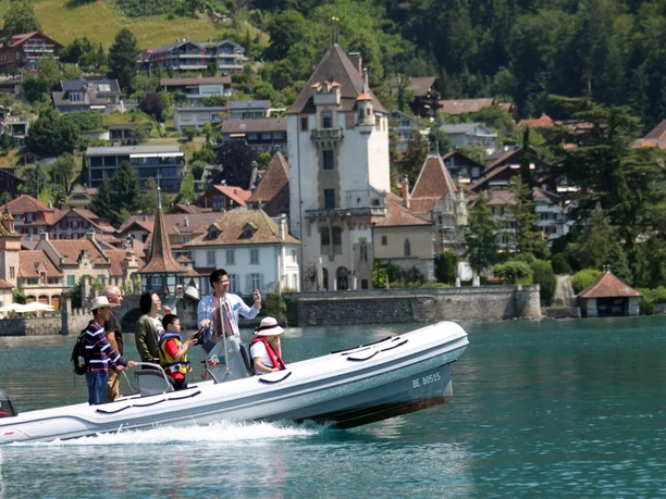 spiez-segelschule-thunersee-fototour-schloss