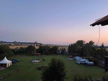 Camping- und Wohnmobilplatz am Hotel auf der Hohe in Ballenstedt Camping- und Wohnmobilplatz am Hotel auf der Hohe in Ballenstedt