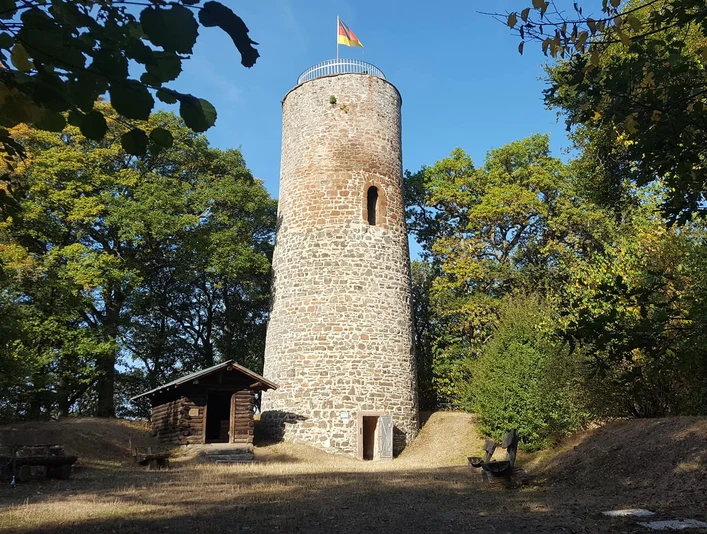 Der Kellerburgturm auf dem Burgberg