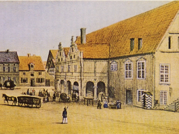 Historische Szenerie eines Marktplatzes mit Fachwerkhäusern, Wagen und Menschen in traditioneller Kleidung.