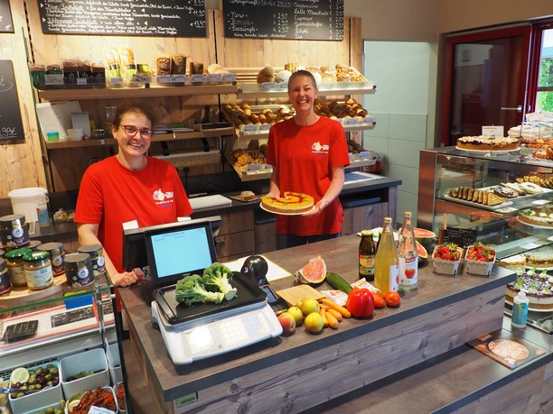 Bedientheke mit Chefin