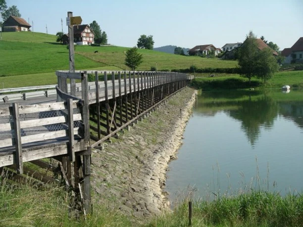 Hüendermattdamm, Bruder der grossen Staumauer