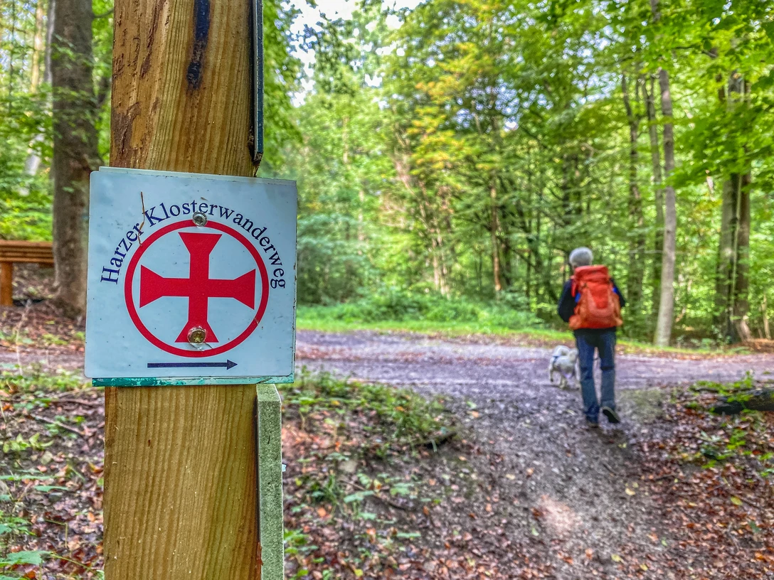 Auf dem Harzer Klosterwanderweg zwischen Michaelstein und Wernigerode Auf dem Harzer Klosterwanderweg zwischen Michaelstein und Wernigerode
