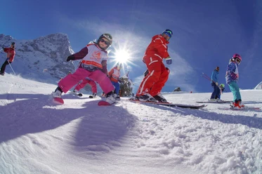 schweizer-skischule-interlaken-kleine-scheidegg-winter-kinder