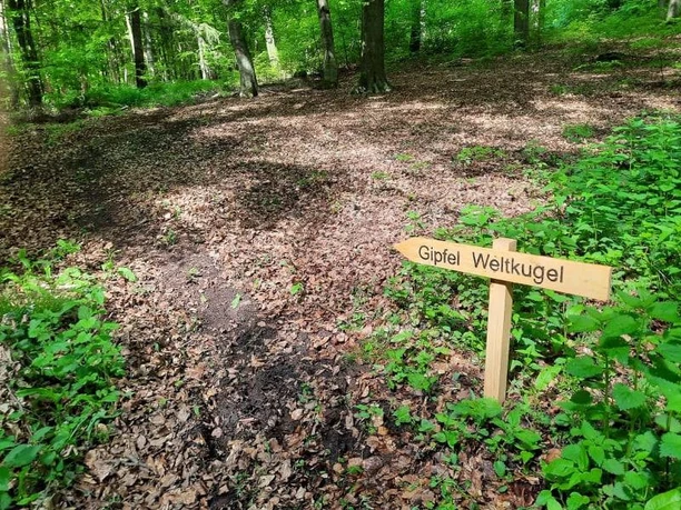 Zum Gipfel der Weltkugel