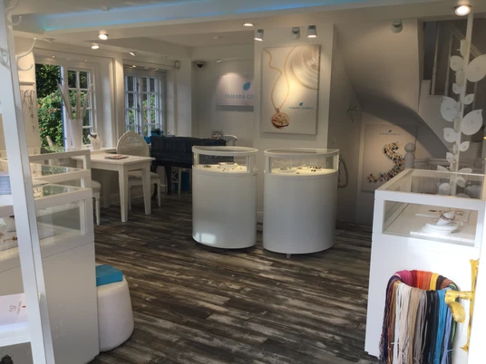 Tamara Comolli Boutiques