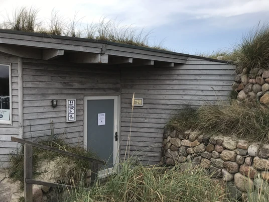 Toiletten am Strandübergang Sturmhaube