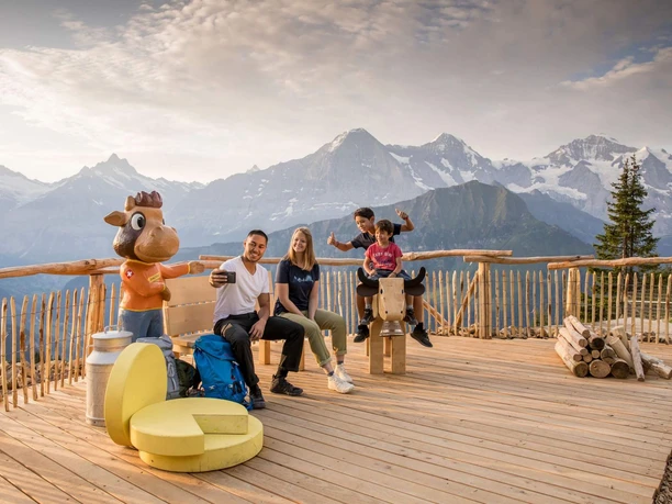 schynige-platte-bahn-spielplatz-sommer-lily-familie