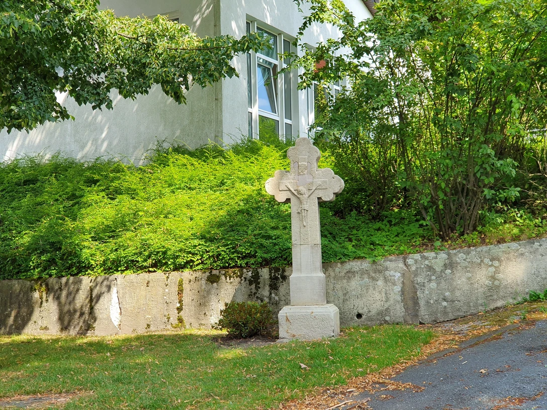 Kreuz am Pater-Beda-Weg