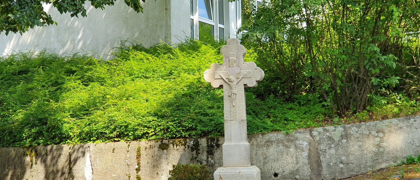 Kreuz am Pater-Beda-Weg