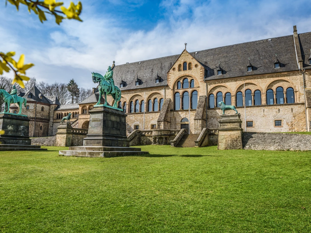 Die Kaiserpfalz im Frühling Die Kaiserpfalz im Frühling