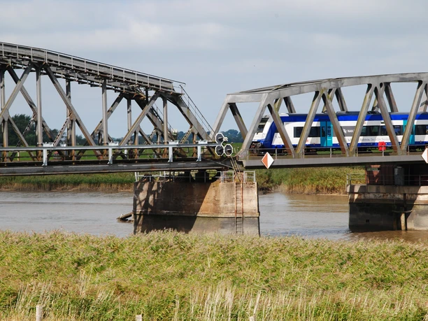 Eisenbahnbrücke Neuensiel