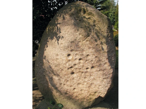 Schalenstein und Steingrab