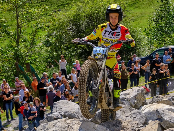 Competition with the motorbike at the Trial Grimmialp