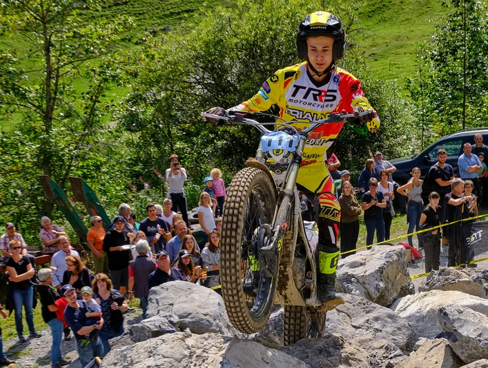 Competition with the motorbike at the Trial Grimmialp