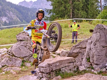 Who can conquer the biggest stone?