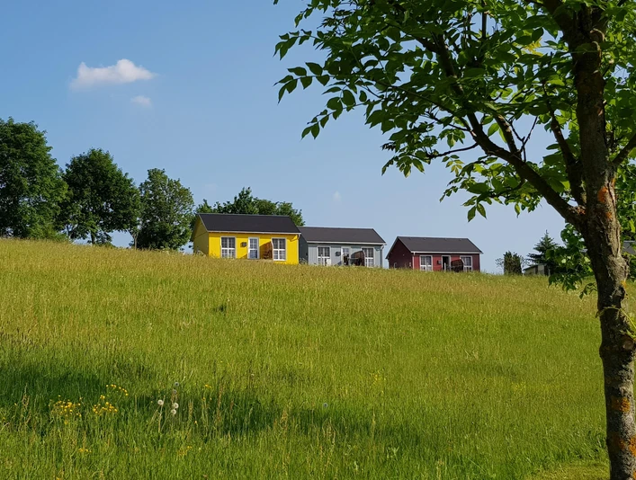 Ferienhäuser vom Badesee aus