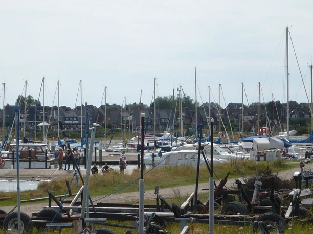 Segelschiffe im Munkmarscher Hafen